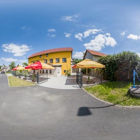 Apartmany-Zamecka Restaurace Jindrichovice Dış mekan fotoğraf