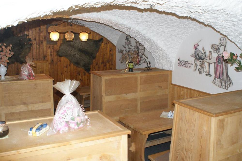 Apartmany-Zamecka Restaurace Jindrichovice Dış mekan fotoğraf